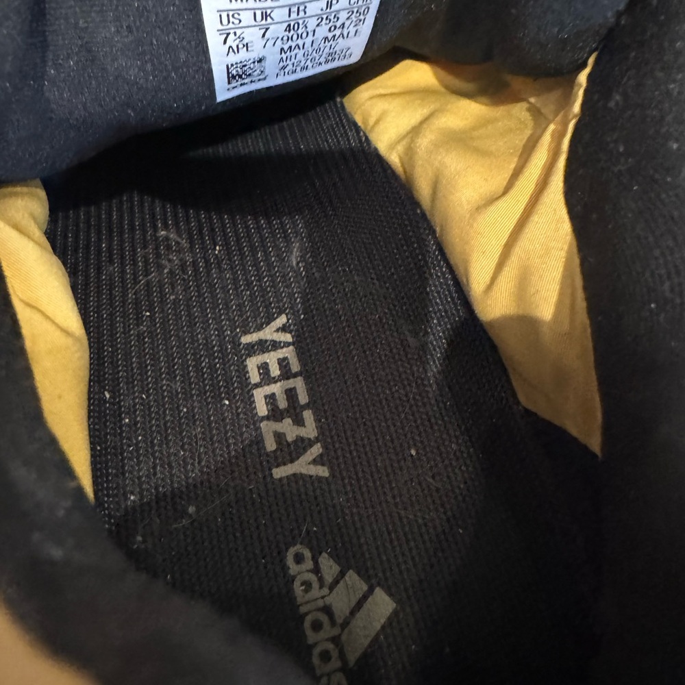 Sneakers - Picture 5 of 7